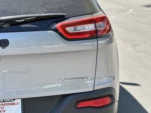 Used 2018 Jeep Cherokee Limited image 6