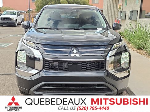 New 2026 Mitsubishi Outlander ES FWD image 2
