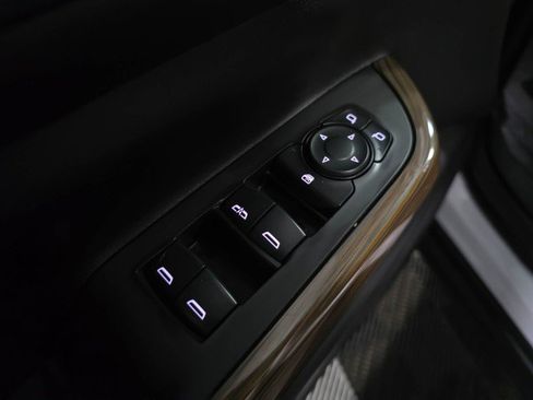 Used 2020 GMC Acadia SLE w/ Driver Convenience Package image 32