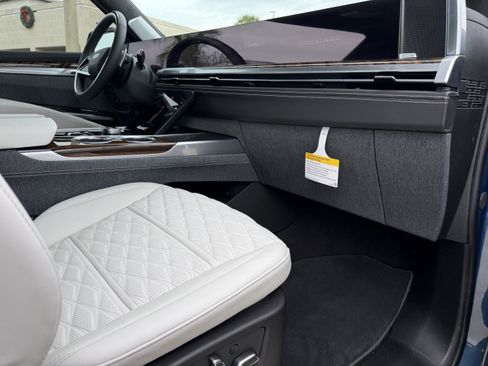 New 2026 Cadillac Escalade Platinum Sport w/ LPO, ONYX Package image 13