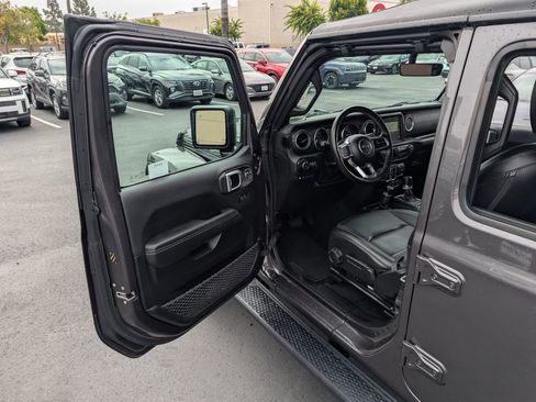 Used 2021 Jeep Wrangler Unlimited Sahara w/ Cold Weather Group AWD/4WD image 37