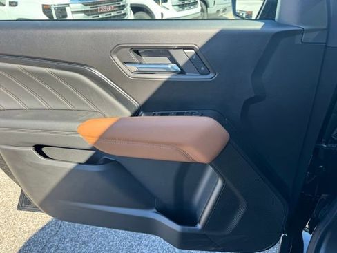 New 2026 GMC Canyon AT4 image 44