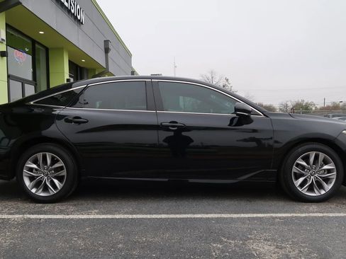Used 2019 Toyota Avalon XLE image 8