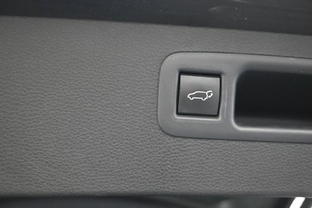 Used 2023 Toyota Highlander LE AWD/4WD image 19