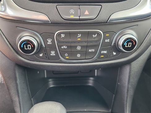 Used 2023 Chevrolet Equinox LT image 18