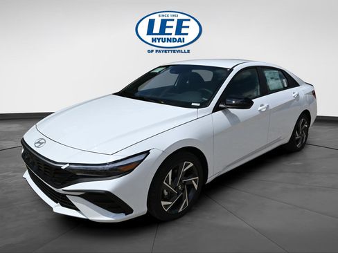 New 2025 Hyundai Elantra SEL FWD image 5