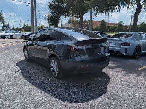 Used 2025 Tesla Model Y Long Range RWD image 4