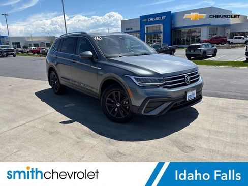 Used 2024 Volkswagen Tiguan SE w/ Panoramic Sunroof Package AWD/4WD image 1