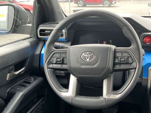 Used 2025 Toyota Tacoma TRD Off-Road image 28
