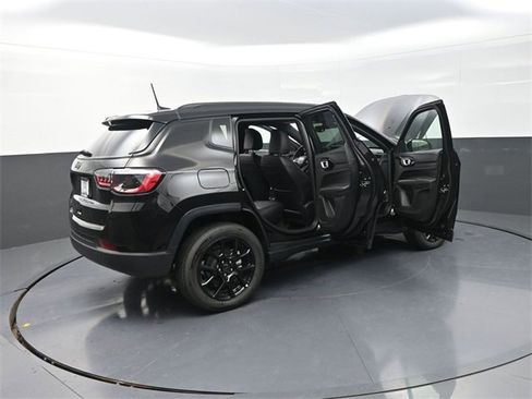 New 2026 Jeep Compass Latitude image 31