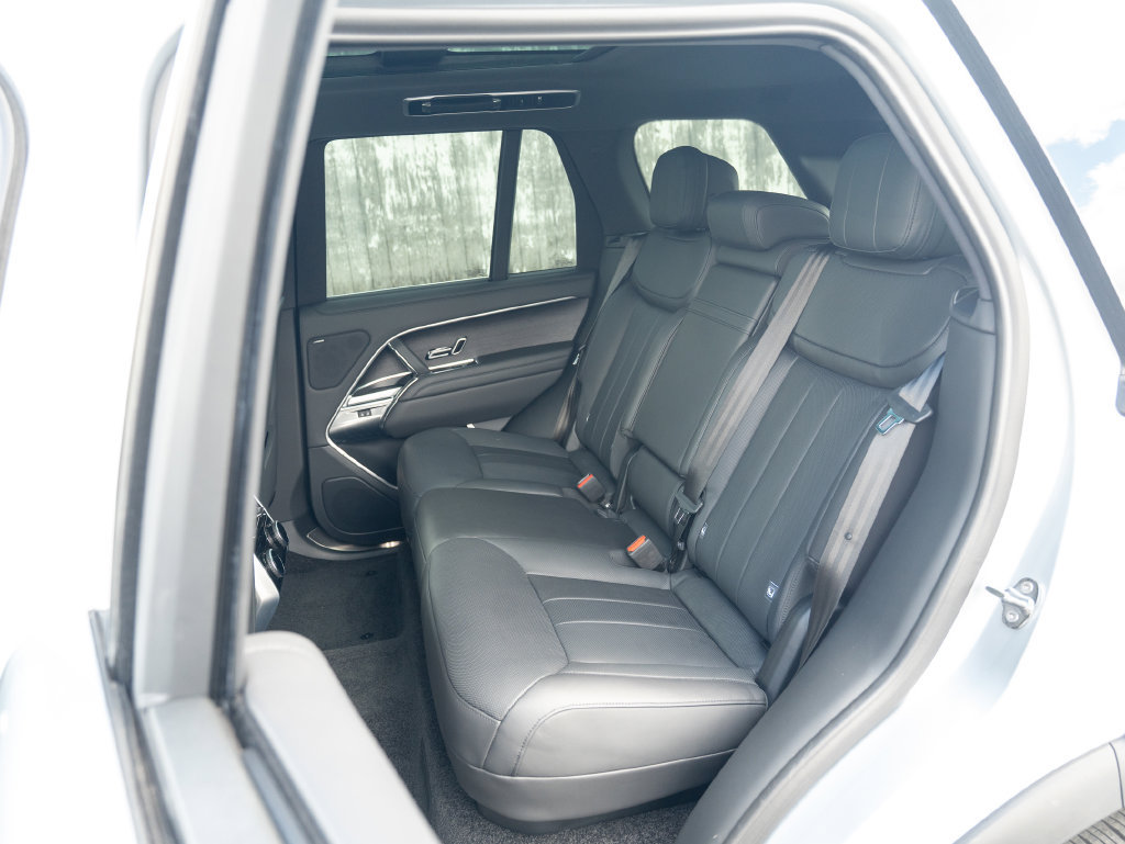 Certified 2024 Land Rover Range Rover SE AWD/4WD image 36