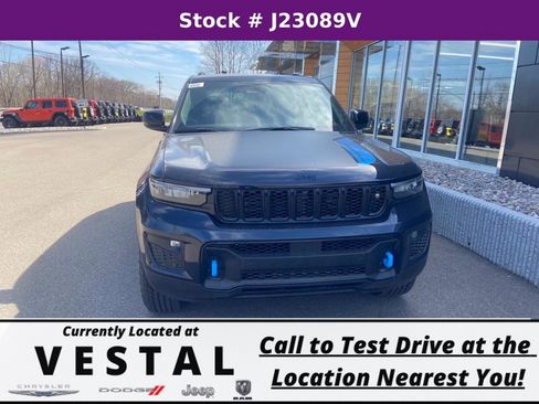 New 2023 Jeep Grand Cherokee Trailhawk w/ Advanced Protech Group II image 2