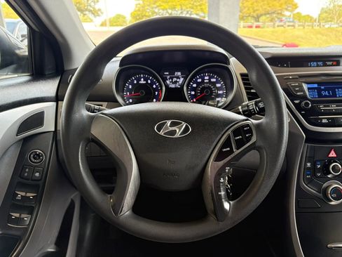 Used 2015 Hyundai Elantra SE image 10