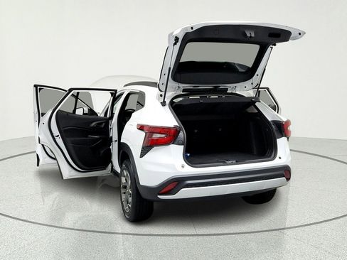 Used 2024 Chevrolet Trax LT FWD image 11