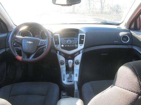 Used 2015 Chevrolet Cruze LT image 13