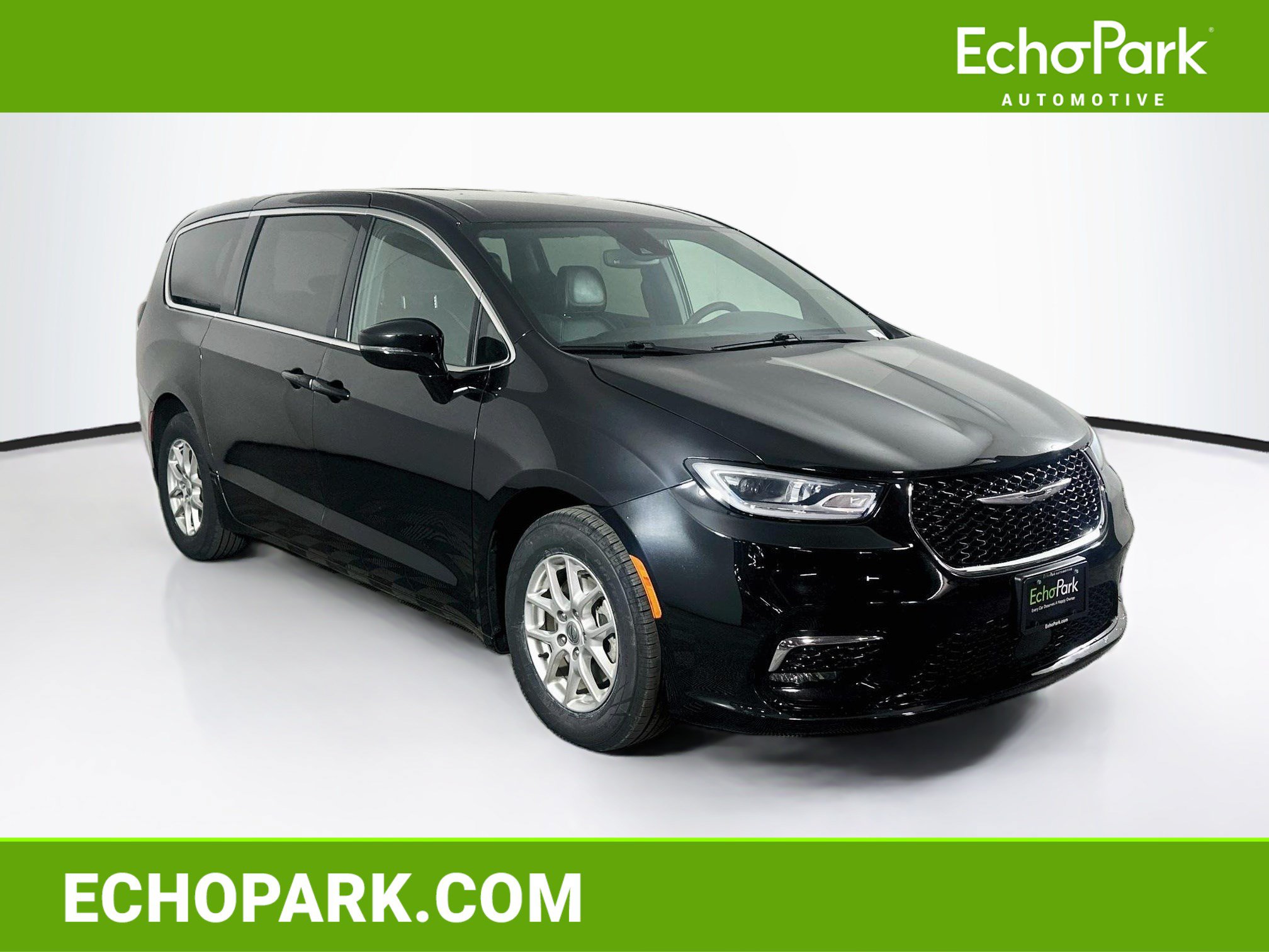 Used 2025 Chrysler Pacifica Select FWD image 1