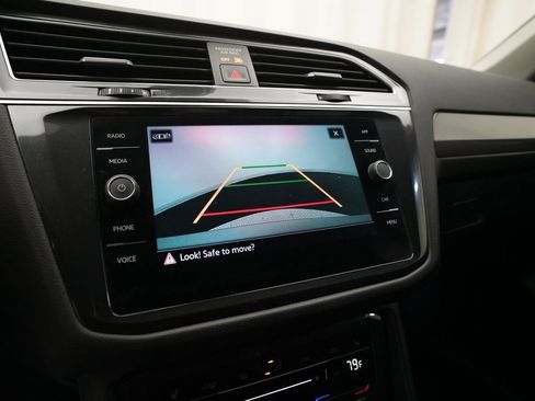 Used 2024 Volkswagen Tiguan SE image 21