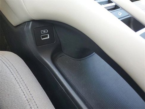 Certified 2023 Honda HR-V LX image 27