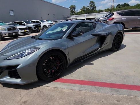 Used 2024 Chevrolet Corvette Z06 RWD image 4