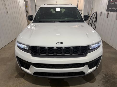 New 2026 Jeep Grand Cherokee L Limited w/ Limited Altitude Package AWD/4WD image 3