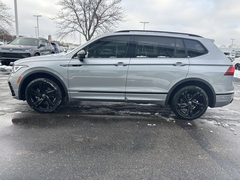 Certified 2023 Volkswagen Tiguan SE R-Line image 4