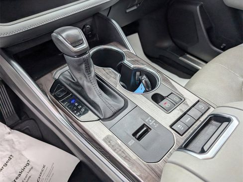 Used 2021 Toyota Highlander Limited image 17