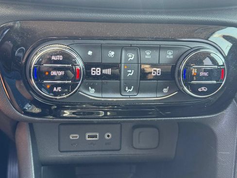 Used 2021 Buick Encore GX Select w/ Sport Touring Package FWD image 11