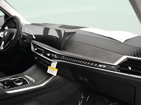 New 2026 BMW X7 xDrive40i w/ Premium Package image 13