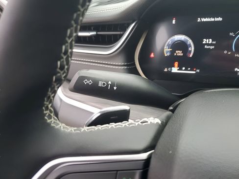 Used 2024 Jeep Grand Cherokee Limited w/ Black Appearance Package image 35