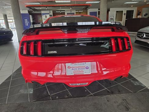 Used 2017 Ford Mustang Coupe image 5