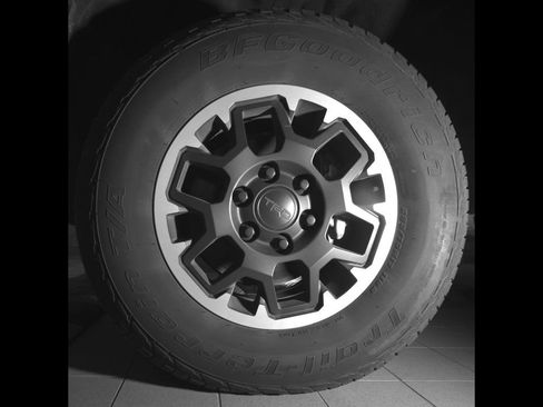 Used 2024 Toyota Tacoma TRD Off-Road AWD/4WD image 9