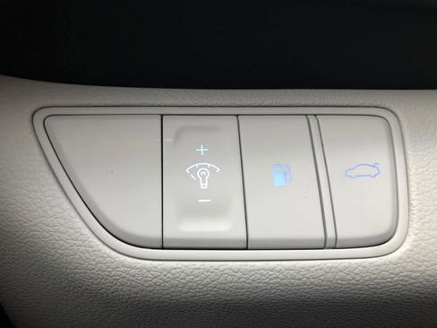 Used 2023 Genesis G70 2.0T image 11