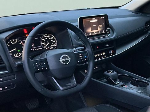 Certified 2025 Nissan Rogue SV image 13