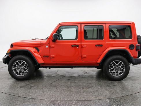 Used 2025 Jeep Wrangler Unlimited Sahara AWD/4WD image 5