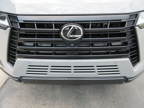 Used 2026 Lexus GX 550 w/ Accessory Package (2T) AWD/4WD image 15