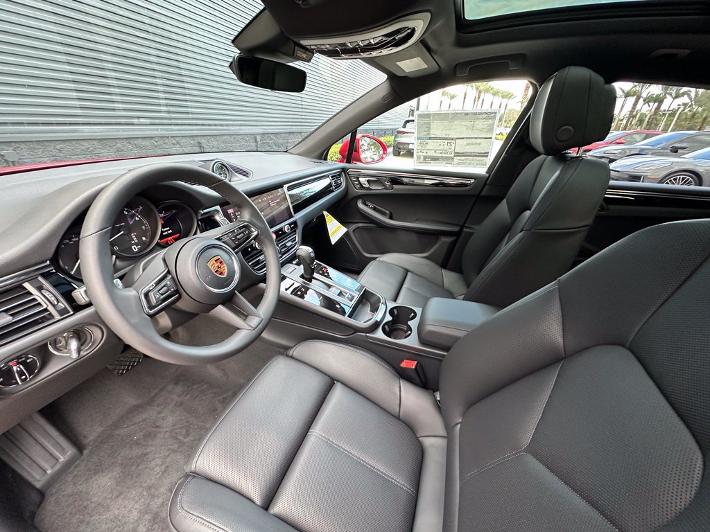 Certified 2026 Porsche Macan AWD/4WD image 4