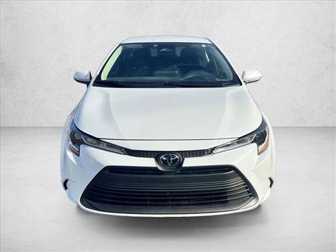 Certified 2025 Toyota Corolla LE image 2