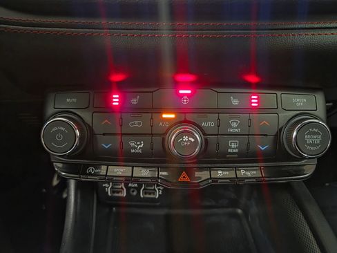 Used 2025 Dodge Durango GT AWD/4WD image 24