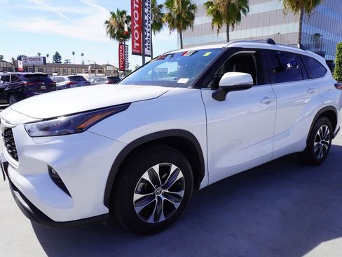 Used 2024 Toyota Highlander XLE image 5