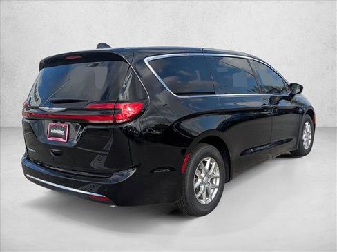 New 2026 Chrysler Pacifica Select FWD image 2