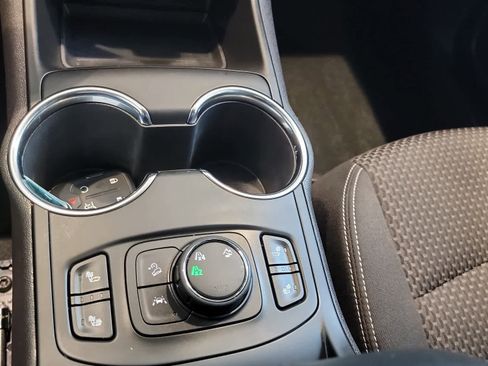 Used 2024 GMC Terrain SLE w/ Driver Convenience Package image 15