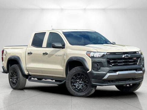 Used 2024 Chevrolet Colorado Trail Boss w/ Advanced Trailering Package AWD/4WD image 1