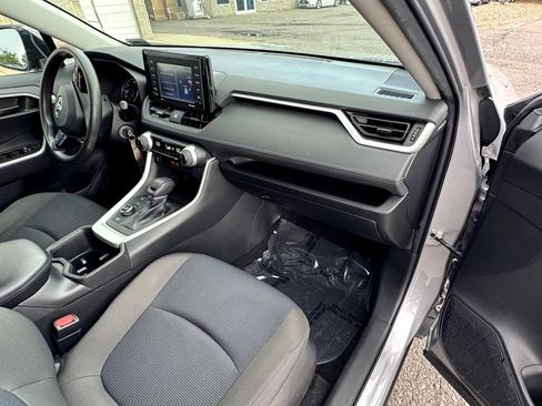 Used 2022 Toyota RAV4 LE AWD/4WD image 38