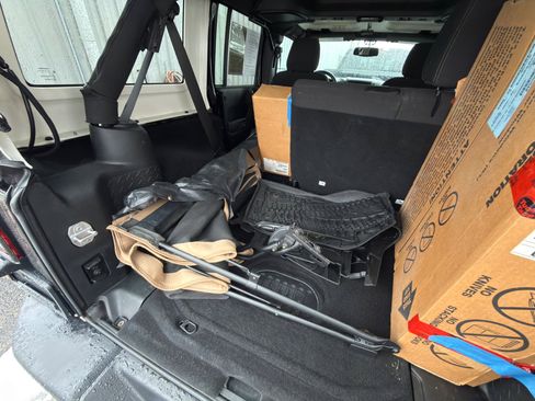 Used 2018 Jeep Wrangler Unlimited Sport image 33