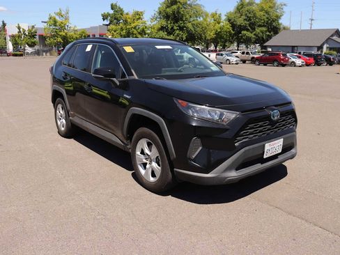 Used 2021 Toyota RAV4 LE AWD/4WD image 3