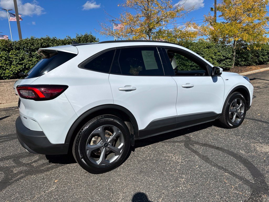 Used 2025 Ford Escape ST-Line Select AWD/4WD image 14