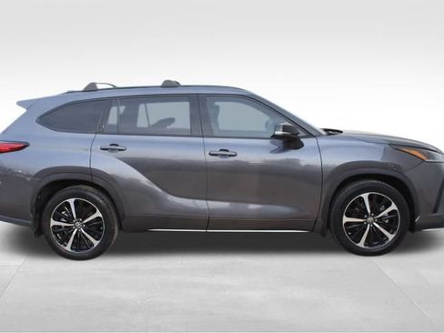 Used 2022 Toyota Highlander XSE image 5