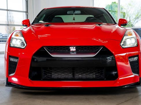Used 2023 Nissan GT-R Premium w/ Floor Mat Package image 3