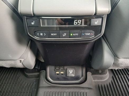 Used 2020 Toyota Highlander Platinum image 21