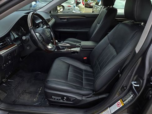 Used 2016 Lexus ES 300h w/ Luxury Package w/Wood Trim image 16